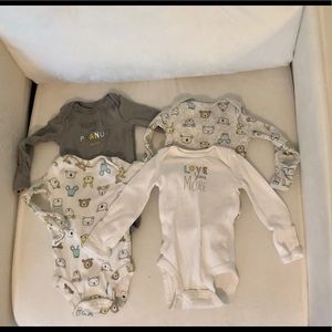 4 piece unisex baby set! Newborn!